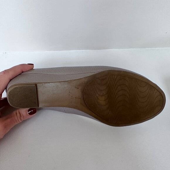 Neutral Textured Peep-Toe Wedge Size 6.5. From CL by Laundry - Picture 6 of 8